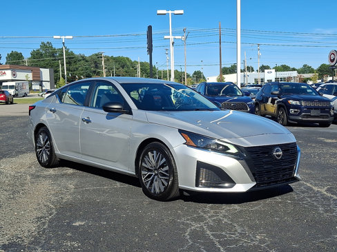 Used 2024 Nissan Altima 2.5 SV image 1