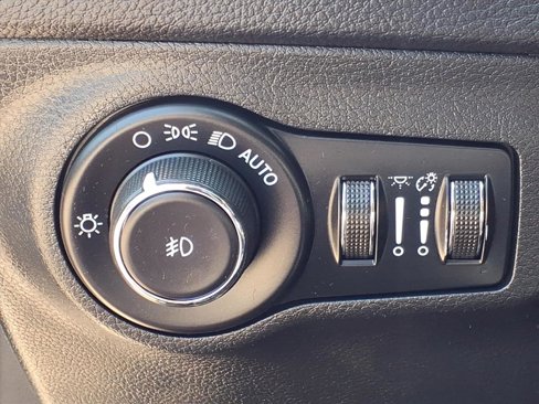 Used 2021 Jeep Compass Limited image 18