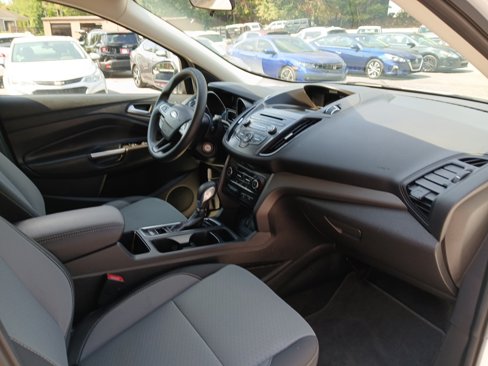 Used 2018 Ford Escape SE image 16