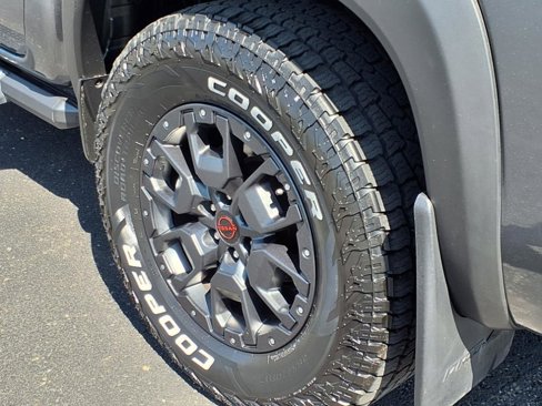 Used 2022 Nissan Frontier PRO-4X image 34