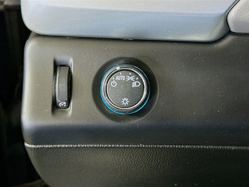 Used 2015 Chevrolet Suburban LT image 12