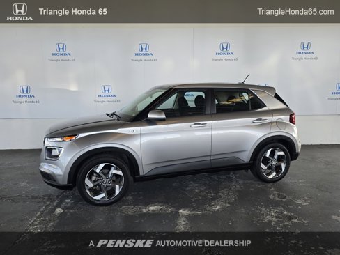 Used 2024 Hyundai Venue SE image 1