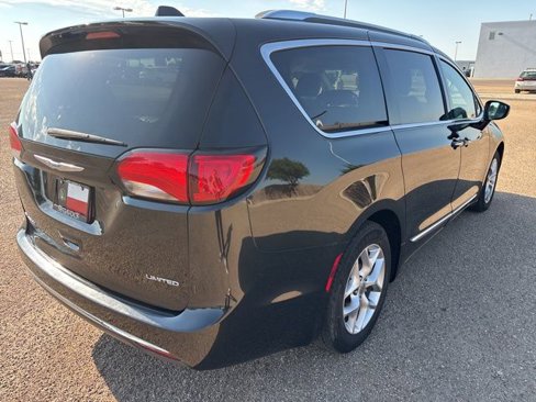 Used 2019 Chrysler Pacifica Limited image 7