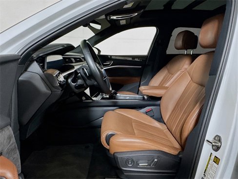 Used 2019 Audi e-tron Prestige w/ Prestige Package image 20