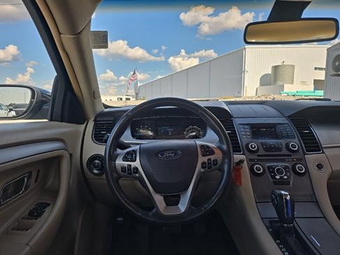 Used 2013 Ford Taurus SEL image 2