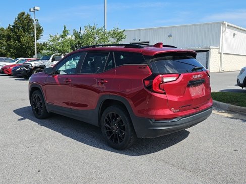 Used 2023 GMC Terrain SLE w/ Elevation Edition image 4