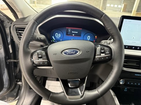 Used 2023 Ford Escape Platinum image 9