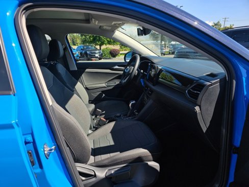New 2025 Volkswagen Taos SE image 11