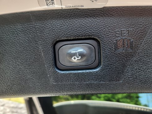 Used 2019 Ford Edge Titanium image 14