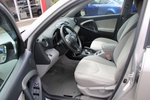 Used 2012 Toyota RAV4 EV image 9