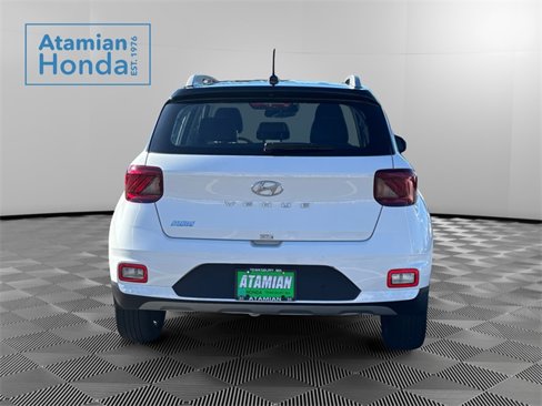 Used 2024 Hyundai Venue Limited image 4