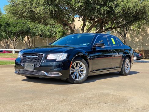 Used 2018 Chrysler 300 Touring L image 3