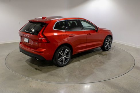 Used 2021 Volvo XC60 T5 Momentum w/ Climate Package image 5