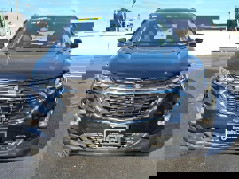 Used 2018 Chevrolet Equinox LT image 2