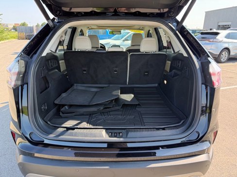 Used 2022 Ford Edge Titanium image 36