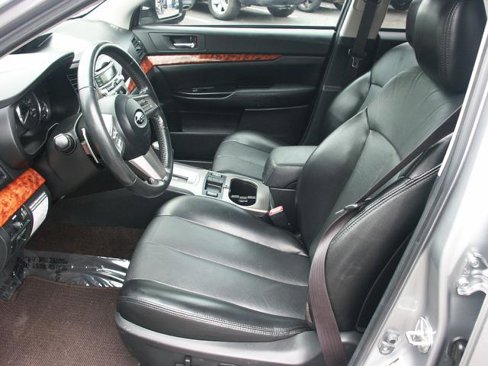 Used 2011 Subaru Outback 2.5i Limited w/ PWR Moonroof Pkg image 6