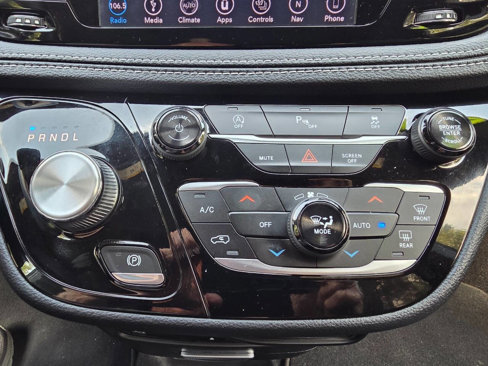 Used 2018 Chrysler Pacifica Limited w/ S Appearance Package image 14