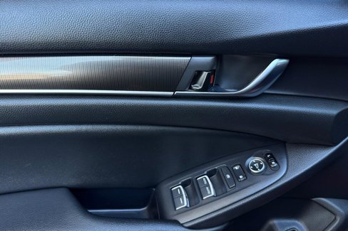 Used 2019 Honda Accord Sport image 13