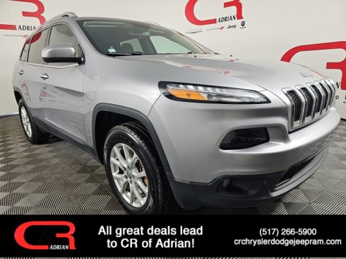 Used 2017 Jeep Cherokee Latitude w/ Cold Weather Group image 1