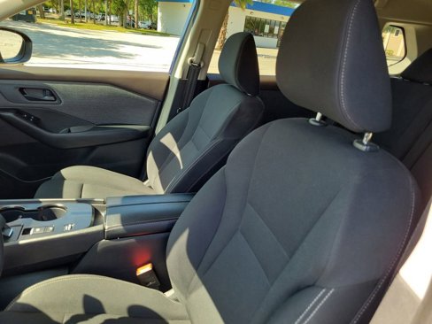 Used 2023 Nissan Rogue S image 19