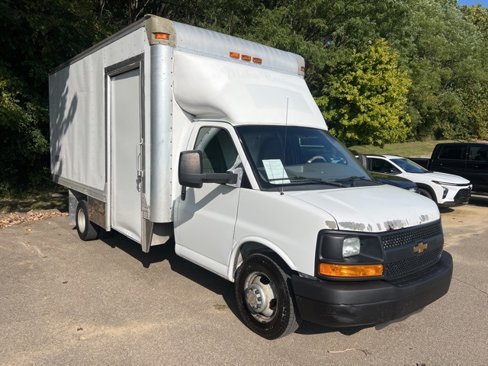 Used 2013 Chevrolet Express 3500 Extended image 2