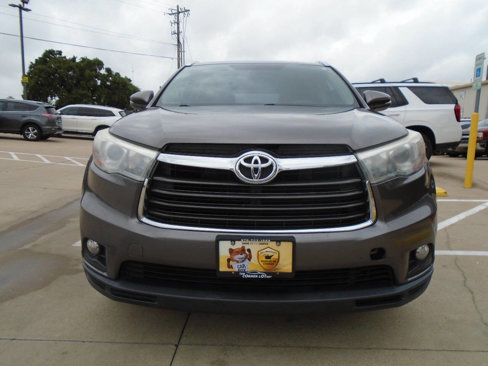 Used 2016 Toyota Highlander XLE image 2