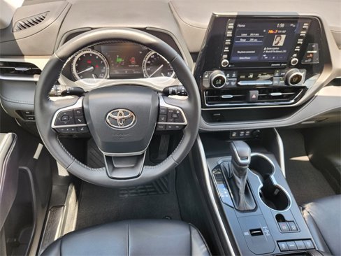 Used 2022 Toyota Highlander XLE image 27