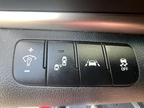 Used 2020 Hyundai Elantra SEL image 31