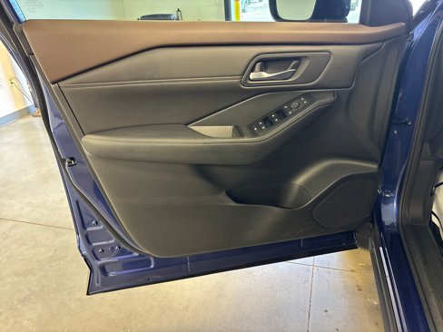 Used 2022 Nissan Rogue SV w/ SV Premium Package image 12