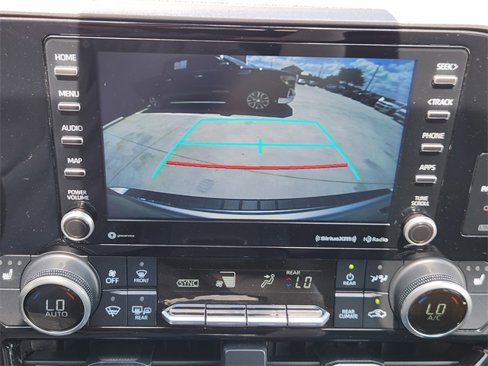 Used 2022 Toyota Highlander XLE image 19