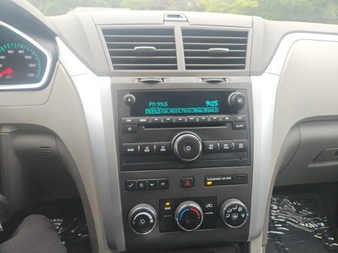 Used 2012 Chevrolet Traverse LT image 24