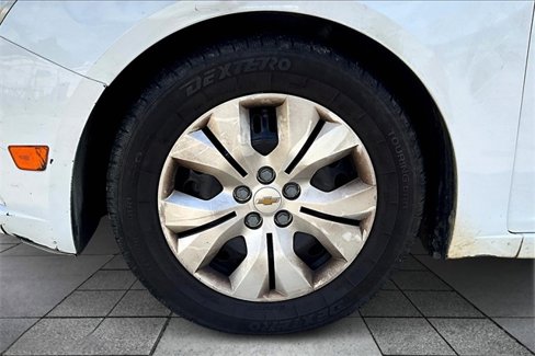 Used 2014 Chevrolet Cruze LS image 9