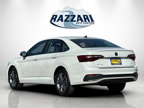 Used 2024 Volkswagen Jetta SE image 5