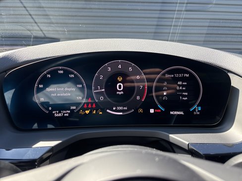 Certified 2025 Porsche Panamera image 12