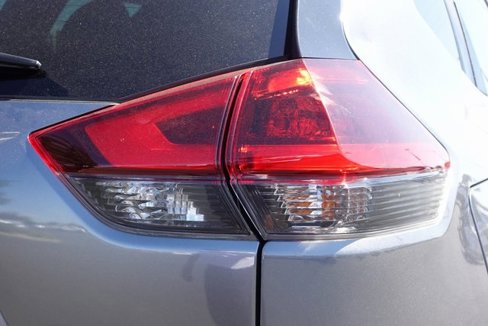 Used 2019 Nissan Rogue SL w/ Premium Package image 9