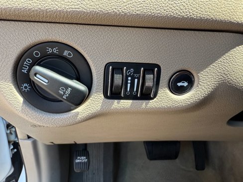 Used 2013 Chrysler 300 w/ Driver Convenience Group image 24