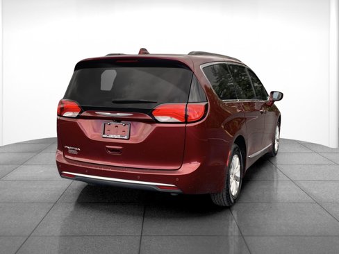 Used 2017 Chrysler Pacifica Touring-L image 7