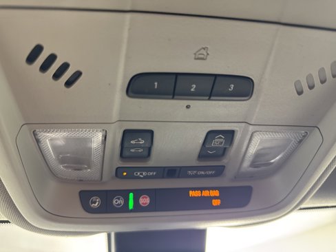 Used 2018 Chevrolet Equinox Premier image 25