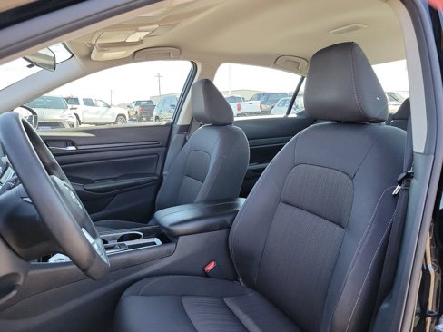 Used 2024 Nissan Altima 2.5 SV image 11