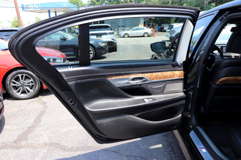 Used 2018 BMW 740i xDrive image 24