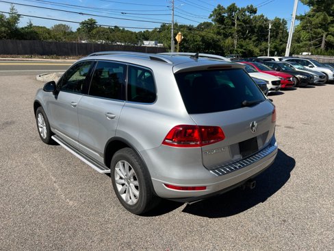 Used 2011 Volkswagen Touareg Sport image 3
