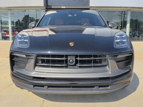 Used 2023 Porsche Macan Turbo image 9