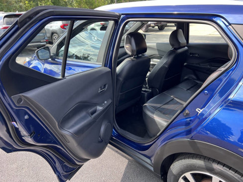 Used 2019 Nissan Kicks SR image 20