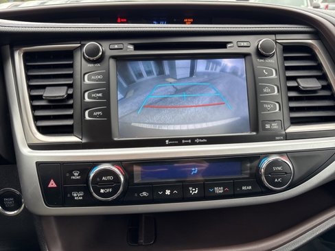 Used 2018 Toyota Highlander XLE image 23