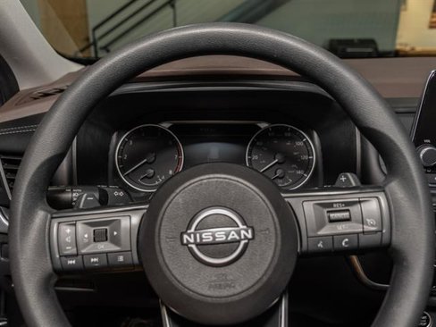Used 2023 Nissan Rogue S image 9