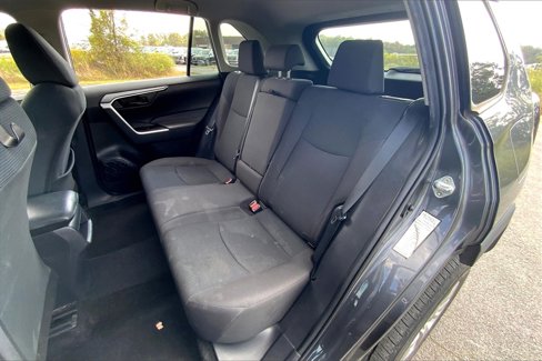 Used 2021 Toyota RAV4 LE image 27