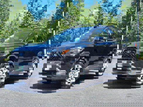 Used 2023 Toyota Corolla Cross LE image 2