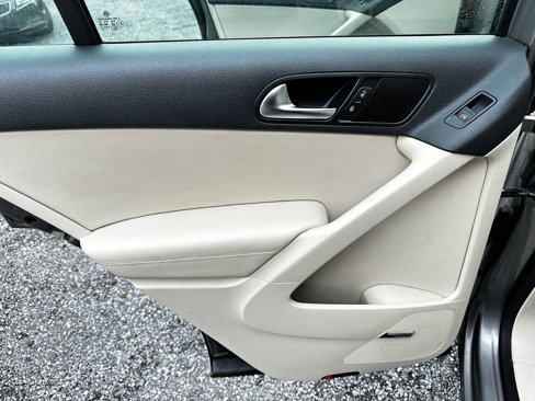 Used 2010 Volkswagen Tiguan SE image 19