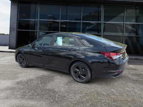 Used 2023 Hyundai Elantra SEL w/ Winter Weather Package image 4