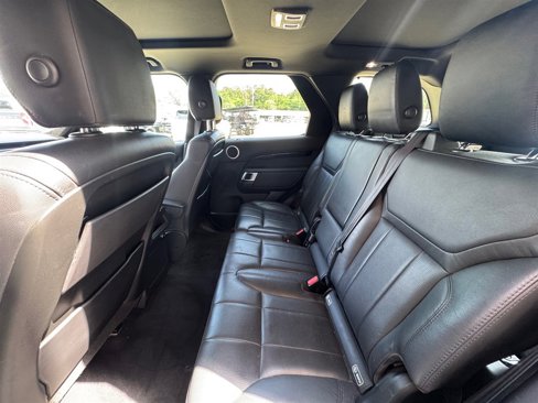 Used 2020 Land Rover Discovery SE image 12